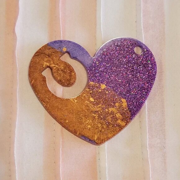 Purple Bronze Heart horseshoe Resin artwork for key chain - Picture 3 of 7